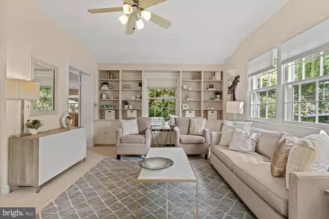Living - 9500 Columbia Blvd, Silver Spring, MD 20910 photo 2 of 2