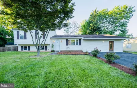 19937 Chesley Knoll Dr, Gaithersburg, MD 20879