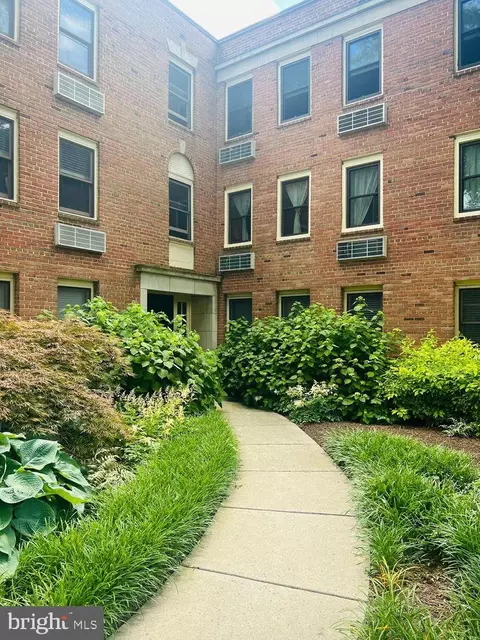 4822 Chevy Chase Dr #203, Bethesda, MD 20815