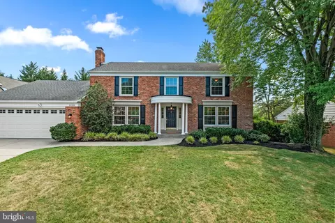 11201 Hunt Club Dr, Potomac, MD 20854