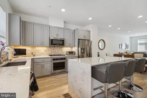 3320 Woodland Phlox St, Rockville, MD 20852