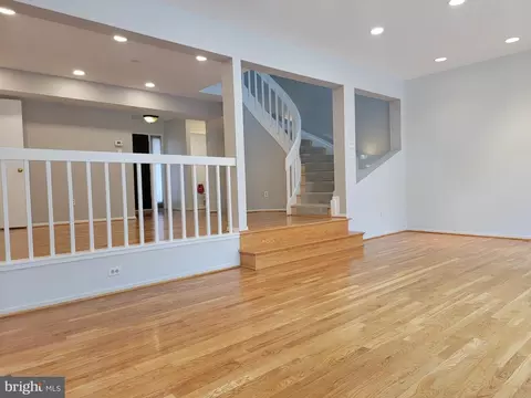 7722 Whiterim Ter, Potomac, MD 20854
