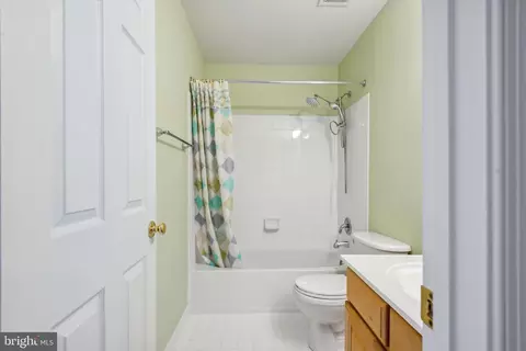 Bath - 18303 Thundercloud Rd, Boyds, MD 20841 photo 6 of 11