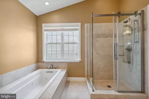 Bath - 18303 Thundercloud Rd, Boyds, MD 20841 photo 10 of 11