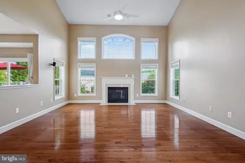 Living - 18303 Thundercloud Rd, Boyds, MD 20841 photo 4 of 15