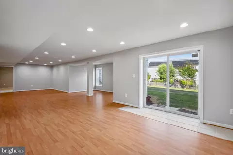 Living - 18303 Thundercloud Rd, Boyds, MD 20841 photo 14 of 15