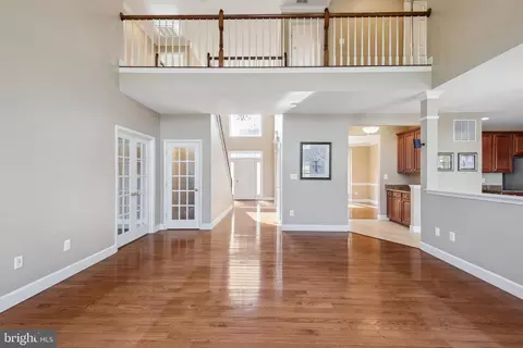 Living - 18303 Thundercloud Rd, Boyds, MD 20841 photo 8 of 15