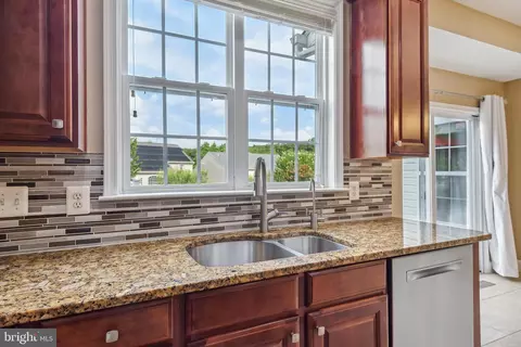 Kitchen - 18303 Thundercloud Rd, Boyds, MD 20841 photo 4 of 7