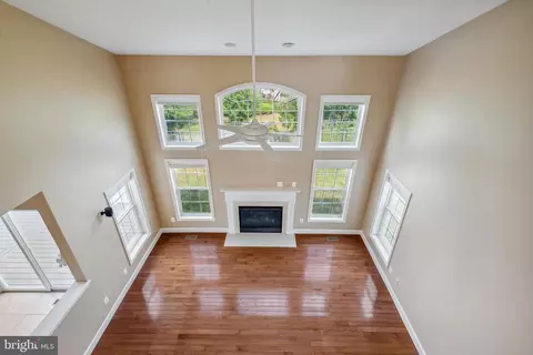 Living - 18303 Thundercloud Rd, Boyds, MD 20841 photo 9 of 15