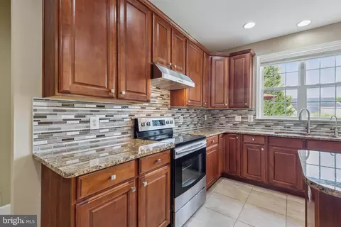 Kitchen - 18303 Thundercloud Rd, Boyds, MD 20841 photo 3 of 7
