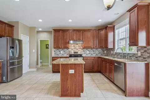 Kitchen - 18303 Thundercloud Rd, Boyds, MD 20841 photo 5 of 7