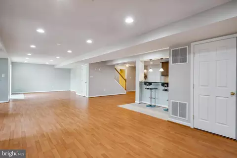 Living - 18303 Thundercloud Rd, Boyds, MD 20841 photo 11 of 15