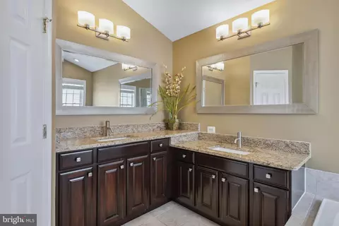 Bath - 18303 Thundercloud Rd, Boyds, MD 20841 photo 9 of 11