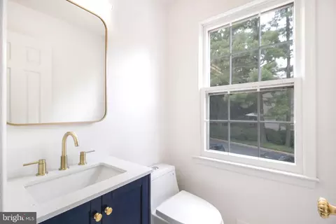 Bath - 9049 Ottawa Pl, Silver Spring, MD 20910 photo 2 of 16