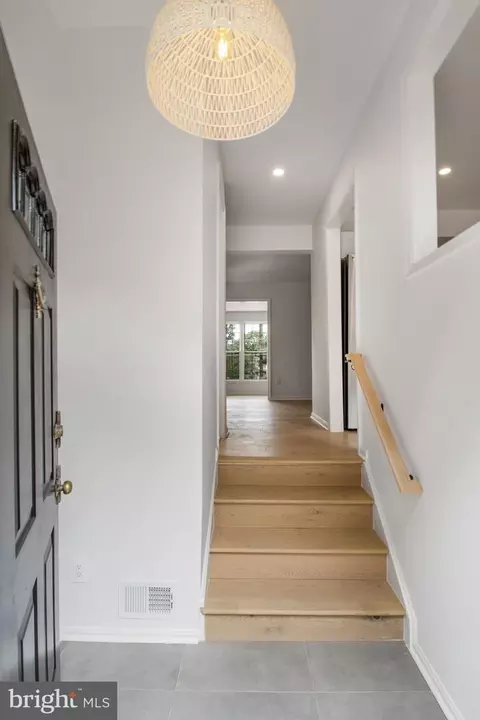 Entry Way - 9049 Ottawa Pl, Silver Spring, MD 20910 photo 2 of 20
