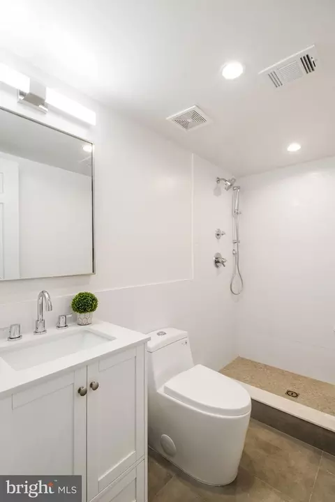 Bath - 9049 Ottawa Pl, Silver Spring, MD 20910 photo 12 of 16