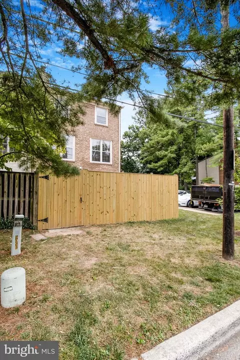 Exterior - 9049 Ottawa Pl, Silver Spring, MD 20910 photo 11 of 12