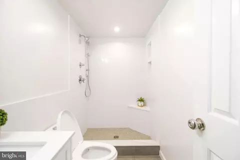 Bath - 9049 Ottawa Pl, Silver Spring, MD 20910 photo 15 of 16