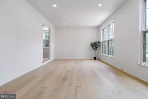 Living - 9049 Ottawa Pl, Silver Spring, MD 20910 photo 3 of 7