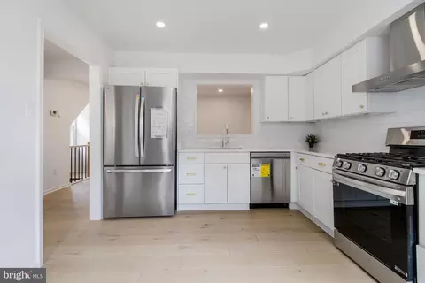 Entry Way - 9049 Ottawa Pl, Silver Spring, MD 20910 photo 4 of 20