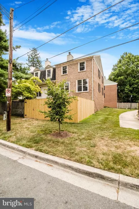 Exterior - 9049 Ottawa Pl, Silver Spring, MD 20910 photo 7 of 12