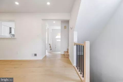 Entry Way - 9049 Ottawa Pl, Silver Spring, MD 20910 photo 18 of 20