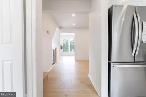 Entry Way - 9049 Ottawa Pl, Silver Spring, MD 20910 photo 6 of 20