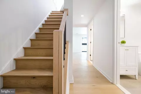 Entry Way - 9049 Ottawa Pl, Silver Spring, MD 20910 photo 16 of 20