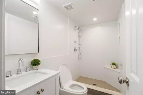 Bath - 9049 Ottawa Pl, Silver Spring, MD 20910 photo 14 of 16