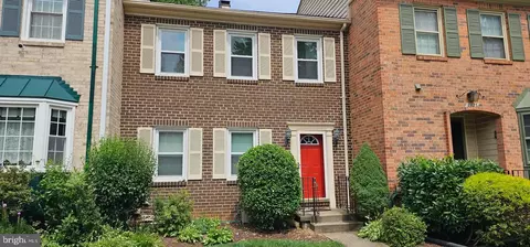 7827 Heatherton Ln, Potomac, MD 20854