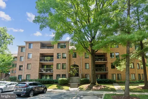 5809 Edson Ln #T3, Rockville, MD 20852