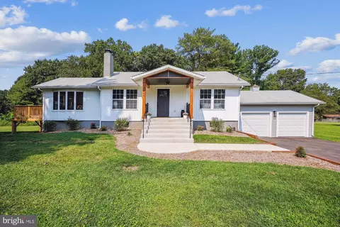 17800 Ridge Dr, Rockville, MD 20853