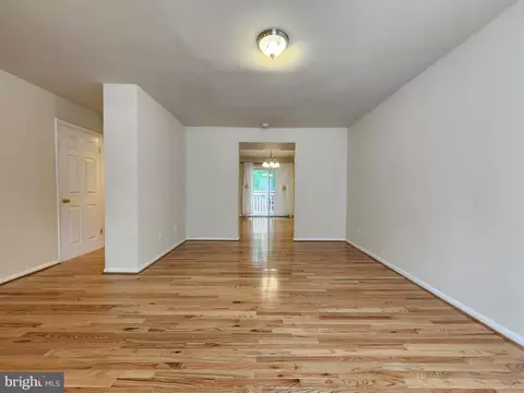 20235 Maple Leaf, Gaithersburg, MD 20886 photo 5
