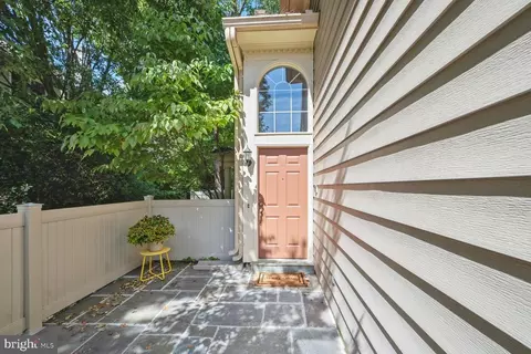 5723 Balsam Grove Ct, North Bethesda, MD 20852