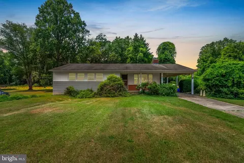 15912 Maple Ridge Ct, Rockville, MD 20853