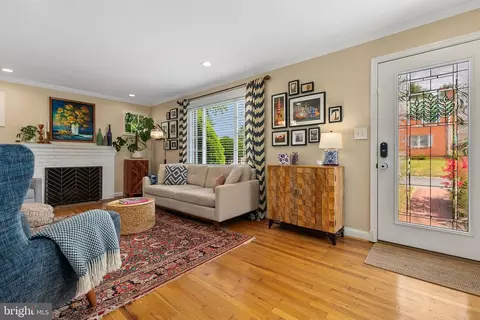 Entry Way - 2714 Harmon Rd, Silver Spring, MD 20902 photo 3 of 4