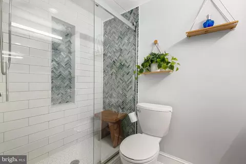 Bath - 2714 Harmon Rd, Silver Spring, MD 20902 photo 2 of 7