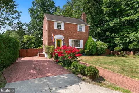 Exterior - 2714 Harmon Rd, Silver Spring, MD 20902 photo 5 of 16