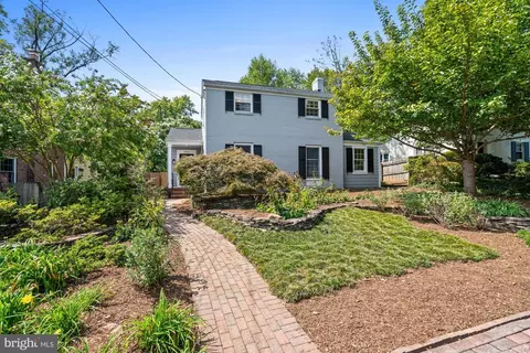 4918 Greenway Dr, Bethesda, MD 20816