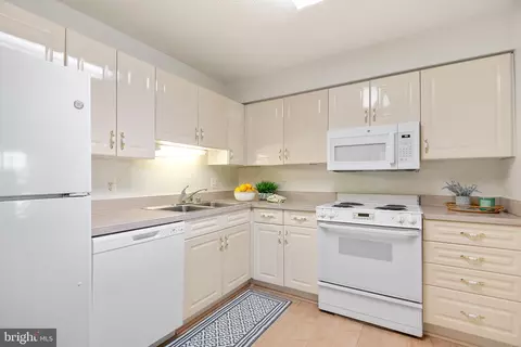 14809 Pennfield Cir #209, Silver Spring, MD 20906 photo 7