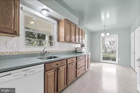 13905 Pond View Rd, Silver Spring, MD 20905 photo 9