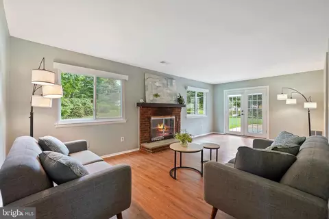 Living - 5 Autumn Ct, Silver Spring, MD 20904 photo 2 of 6