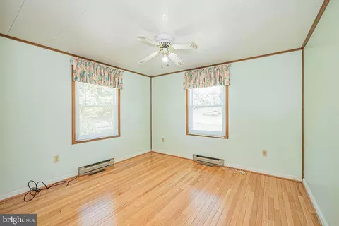 Bedroom - 1225 Smith Village Rd, Silver Spring, MD 20904 photo 5 of 8