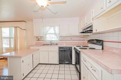 Kitchen - 1225 Smith Village Rd, Silver Spring, MD 20904 photo 2 of 3