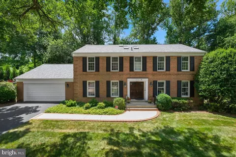 6216 Charnwood Dr, Rockville, MD 20852
