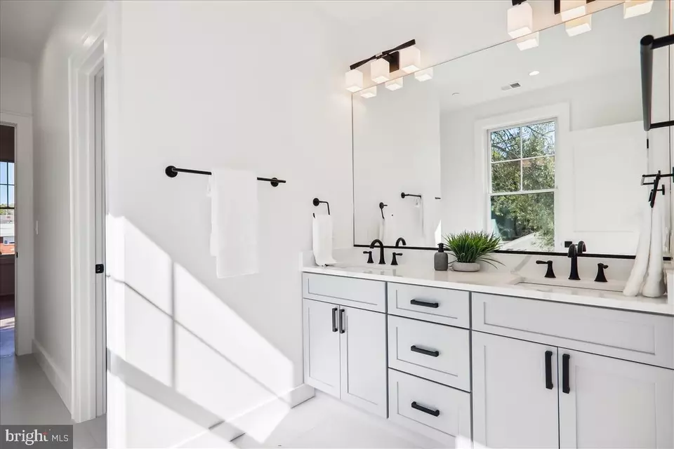 Bath - 6404 Bells Mill Rd, Bethesda, MD 20817 photo 5 of 7