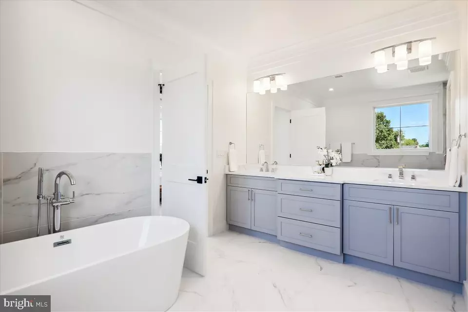 Bath - 6404 Bells Mill Rd, Bethesda, MD 20817 photo 3 of 7