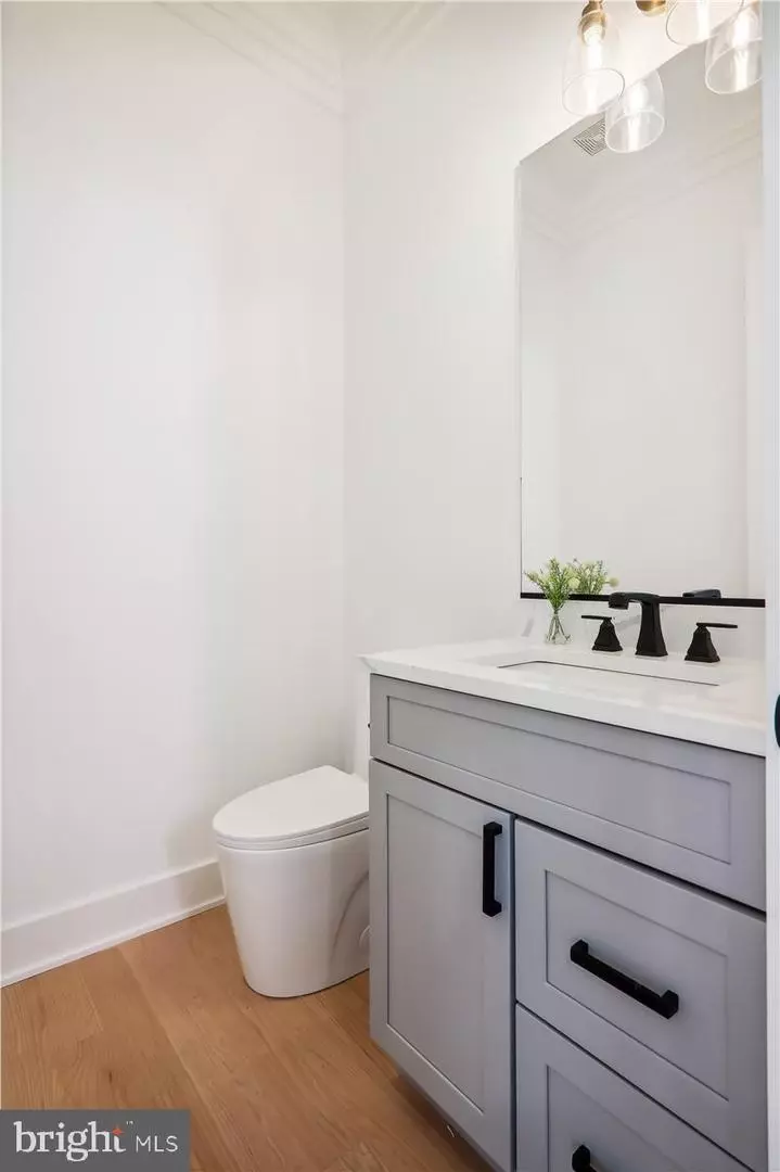 Bath - 6404 Bells Mill Rd, Bethesda, MD 20817 photo 2 of 7