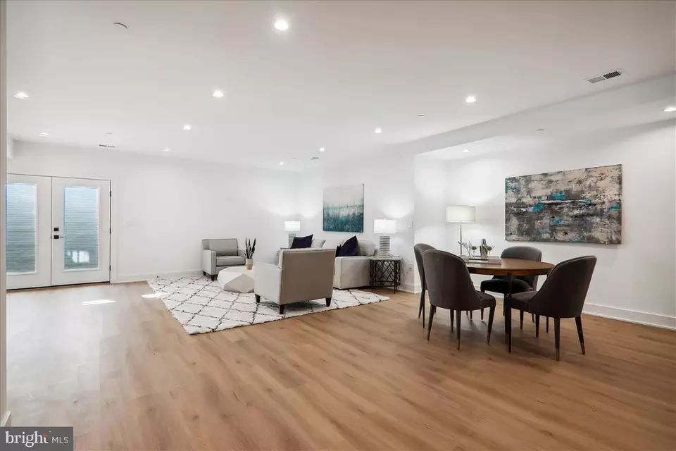 Living - 6404 Bells Mill Rd, Bethesda, MD 20817 photo 7 of 8