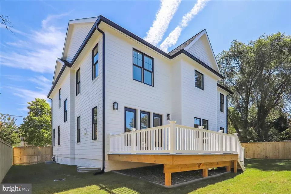 Exterior - 6404 Bells Mill Rd, Bethesda, MD 20817 photo 3 of 4